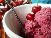 عصرونه: طعم دلپذیر تابستان؛ طرز تهیه بستنی آلبالوی خانگی بدون نیاز به دستگاه