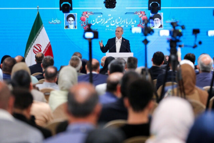 هر قدر به دور خودمان دیوار بکشیم، فقط از قافله تمدن و پیشرفت عقب می‌مانیم