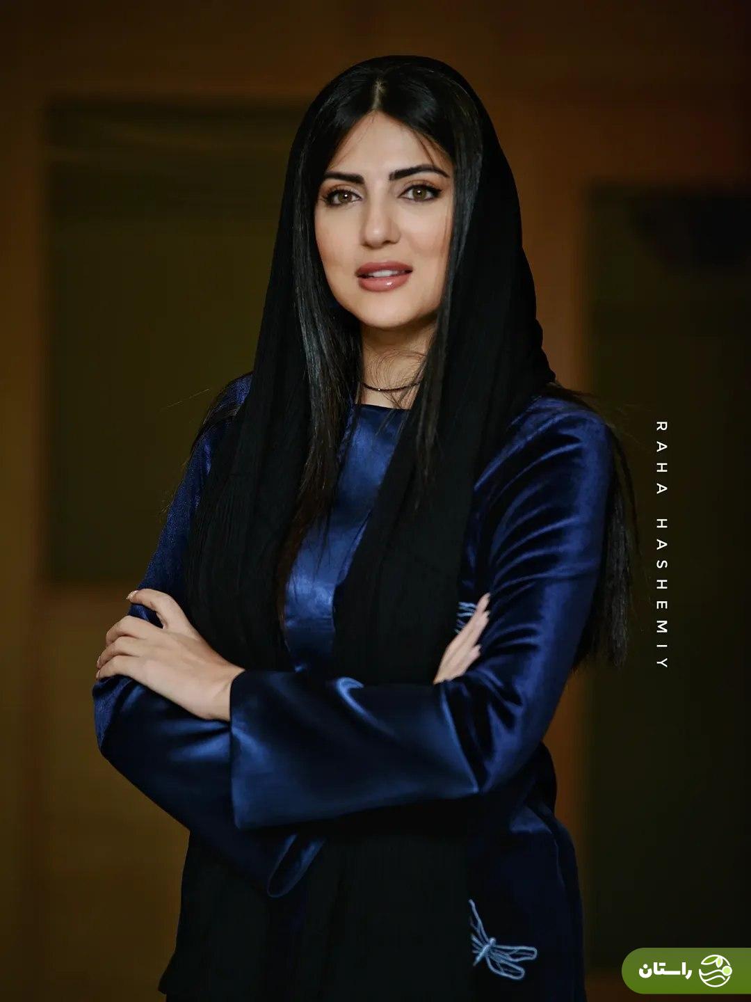 (عکس) «هلیا امامی» با استایل شیک و مخملی و رنگ سورمهای در اختتامیه جشنواره همام