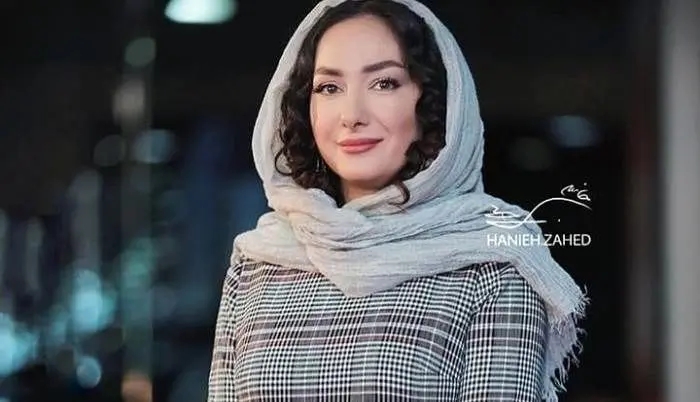 ژست خاص هانیه توسلی در اکران مردمی آتابای+عکس