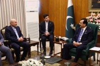 قالیباف در دیدار با رییس سنای پاکستان: نسخه اردو کتاب «رفراندوم فلسطین» اهدا شد