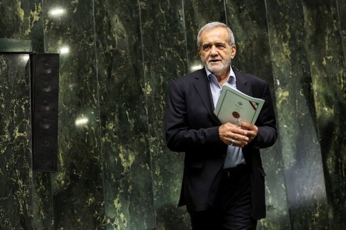 پزشکیان: فقط با 10 درصد صرفه‌جویی روزانه می‌توانیم 900 هزار بشکه نفت و گاز حفظ کنیم