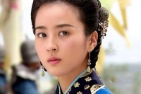 بازگشت پرشور سوسانو: درخشش هان هه جین با استایل تمام‌قرمز در معرفی سریال جدید!