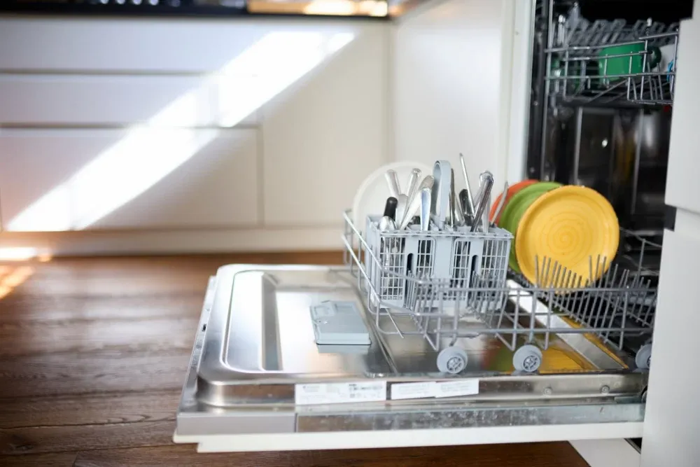 دلایل کپک‌زدگی ماشین ظرفشویی و راه‌های پیشگیری