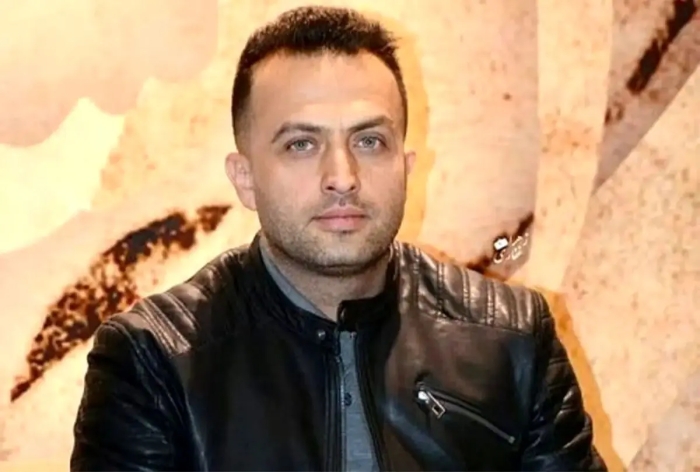 مصطفی زمانی تاج گل‌های مزار همایون ارشادی را پرپر کرد/ویدیو