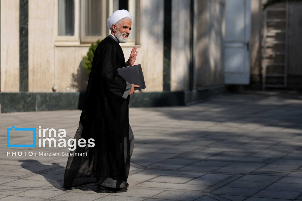 اعضای هیأت دولت در جمع خبرنگاران