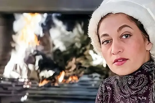 تصویری دیده نشده از مرضیه در حال دم کردن چای، سال 54