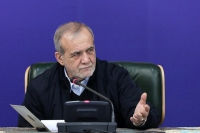 پزشکیان: دهه فجر فرصتی برای تجلی دوباره ارزش‌هاست