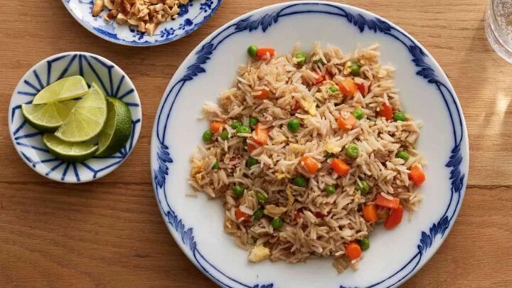 برنج مرغ سرخ شده چینی به سبک رستورانی