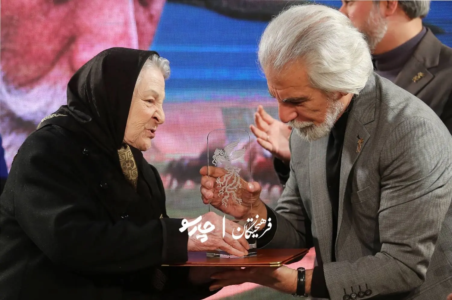 b145af7a-a85d-409c-b616-7c2a071f84c5