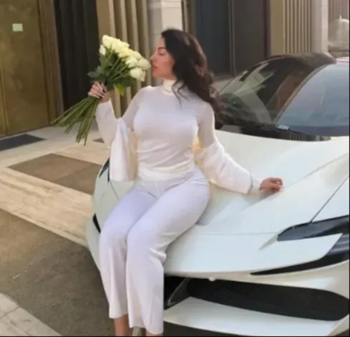 جورجینا رودریگز و فراری 600 هزار دلاری؛ تجمل تازه در کلکسیون او!