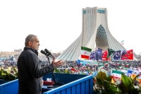 پزشکیان: زندگی ساده فرماندهان، الگوی مدیریت جهادی است/ فریب رسانه‌ای غارتگران ملت را نخورید