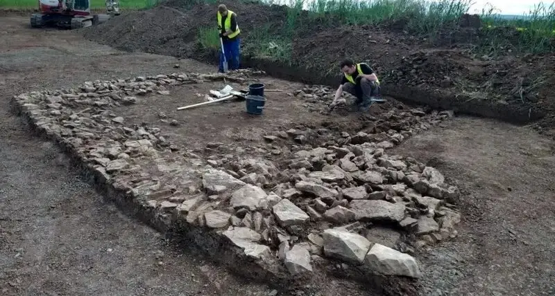 5351718