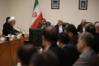عارف: فرماندهی رهبر انقلاب و وفاداری پزشکیان به نظام بی‌نظیر است