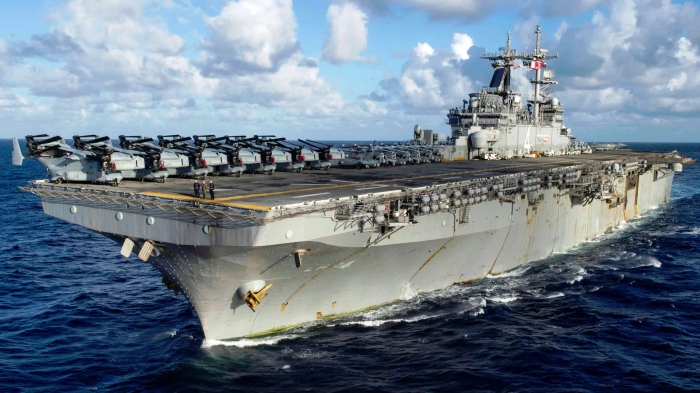 تغییر مسیر ناو آمریکایی USS Boxer