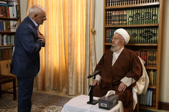 مکارم شیرازی: دولت برای حل مشکلات اقتصادی برنامه جدی داشته باشد