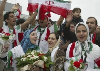 برگی از تاریخ؛/ استقبال از کاروان ایران در محل جام جهانی! (عکس)