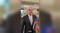 وزیر صنعت لبنان با پخش شیرینی، آتش‌بس را جشن گرفت