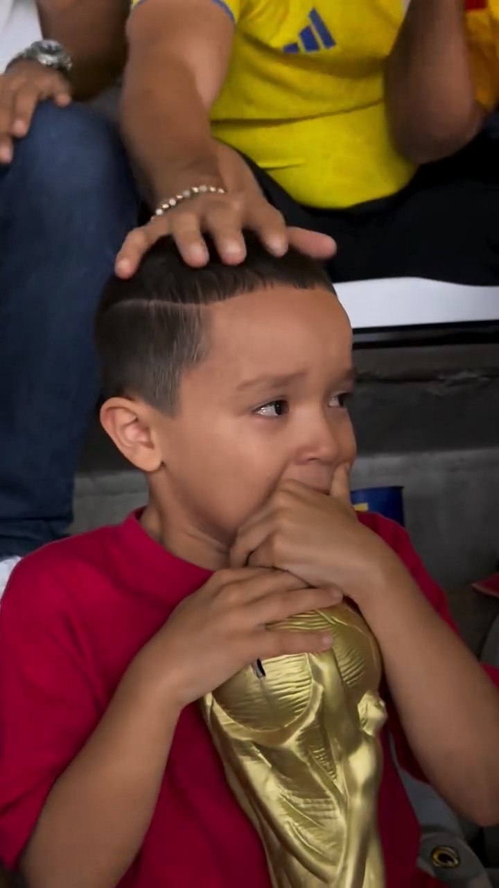 2483256