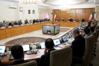 در مملکت حسینقلی خانی ما مداح و مجری حتی چاقو بر گلوی رییس حمهور می‌گذارند