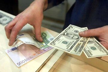کف واقعی قیمت دلار چند | چرا کف دلار پایین‌تر نمی‌آید؟