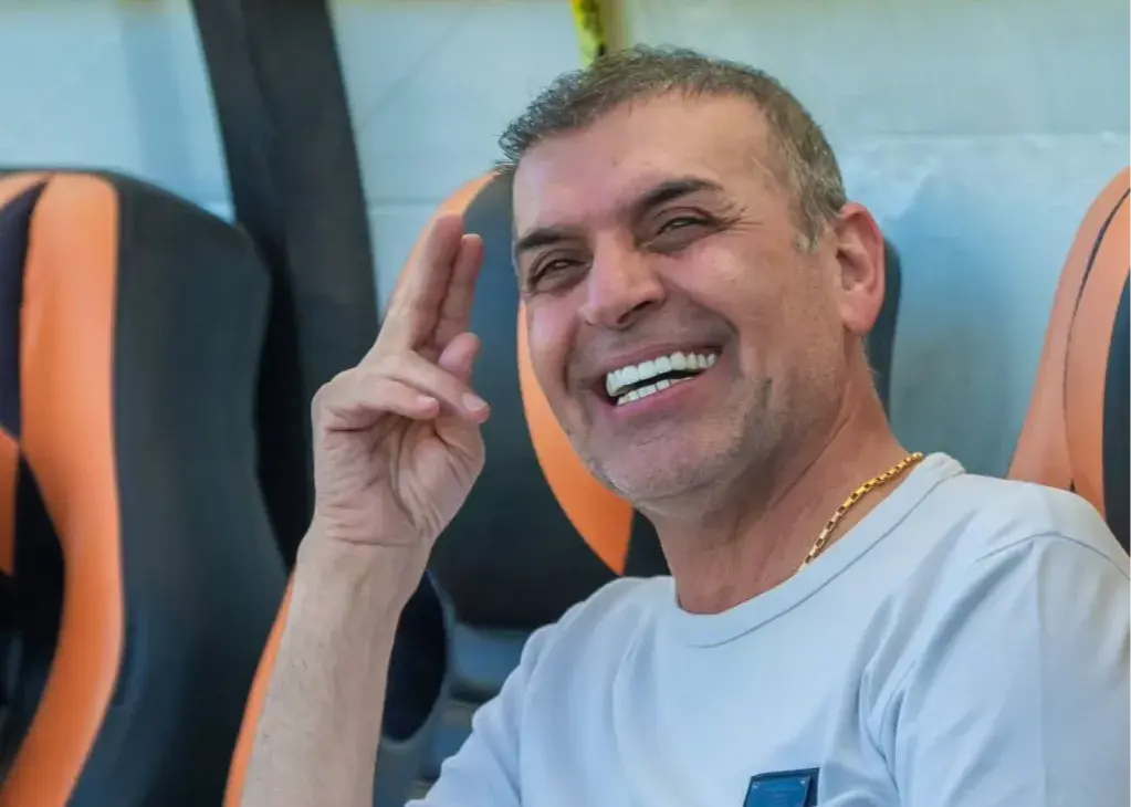 2483832
