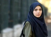سلفی یاسمن لحظه گرگ‌ومیش با گوشی لاکچری‌اش
