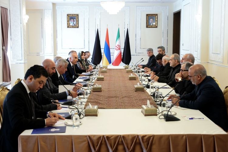 دیدار نخست وزیر ارمنستان با پزشکیان