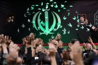 اولین تصاویر از مراسم وداع خانواده شهدا با پیکر رهبر شهید
