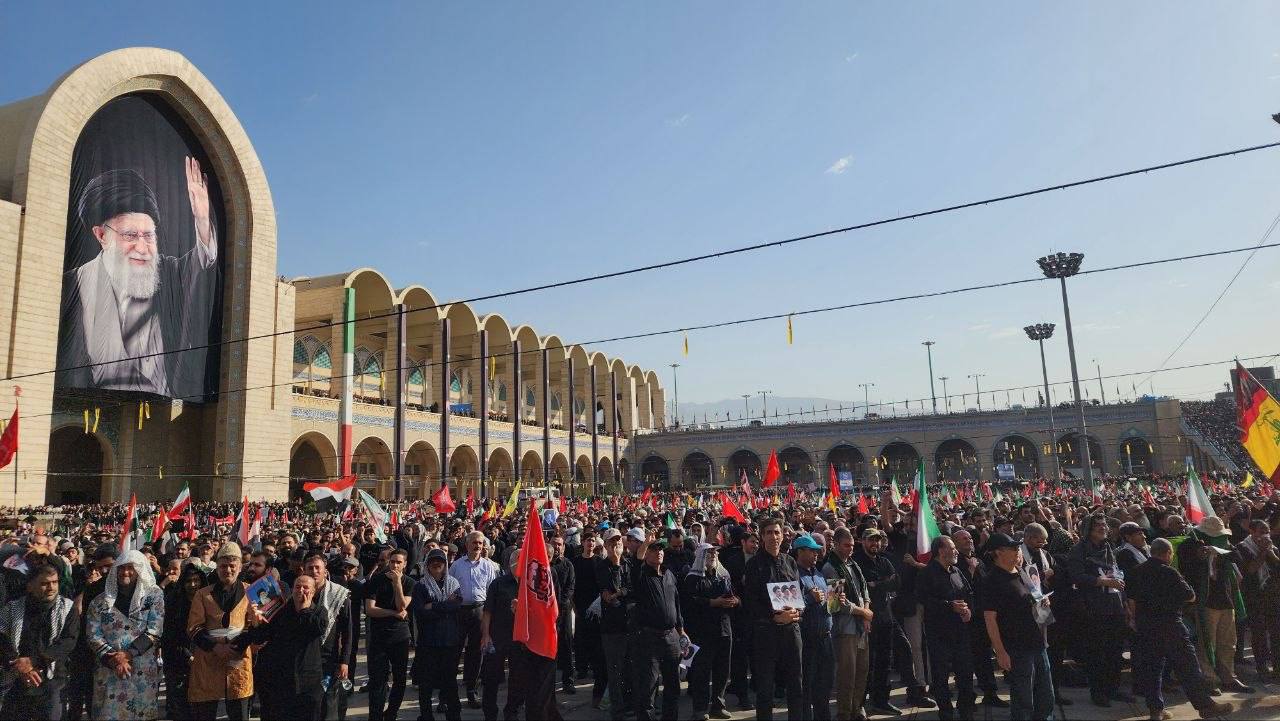 برگزاری مراسم وداع با رهبر شهید در مصلی (عکس)