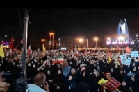 گزارش رسانه روس از میدان انقلاب و «یادمان مشت گره کرده»