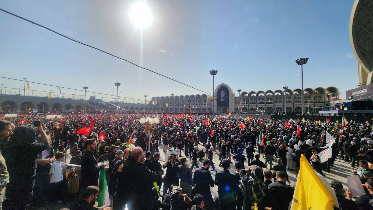 برگزاری مراسم وداع با رهبر شهید در مصلی (عکس)
