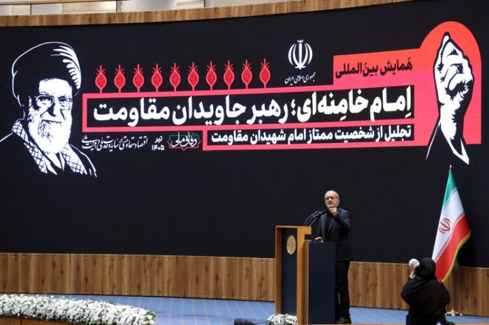 پزشکیان: من با رهبر شهید وداع نکرده و نخواهم کرد