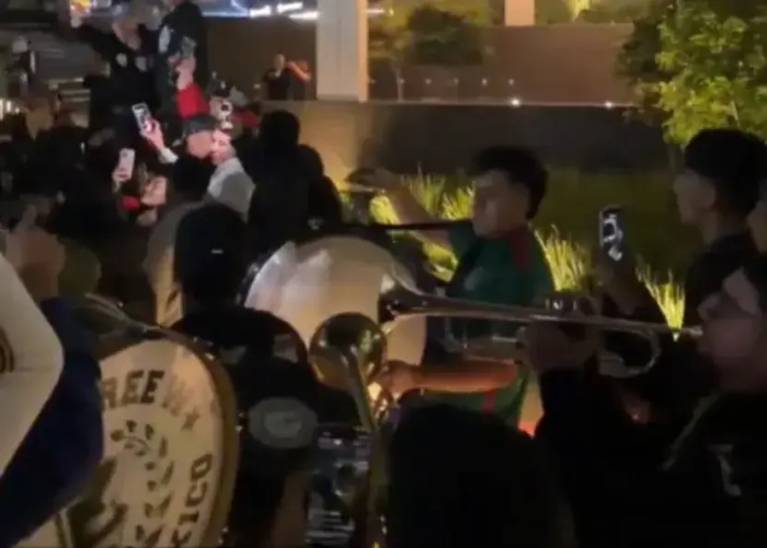 مکزیکی‌ها با طبل و شیپور به هتل انگلیس رفتند!