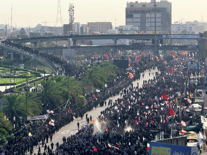 حماسه بی‌نظیر در تشییع رهبر شهید/ 2.5 میلیون نفر در نجف و 7 میلیون نفر در کربلا