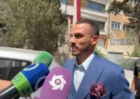 از آبی به قرمز با کت‌وشلوار پلوخوری!