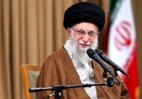 فیلم قدیمی از تعویض ضریح مضجع شریف حضرت امام رضا با حضور رهبر شهید