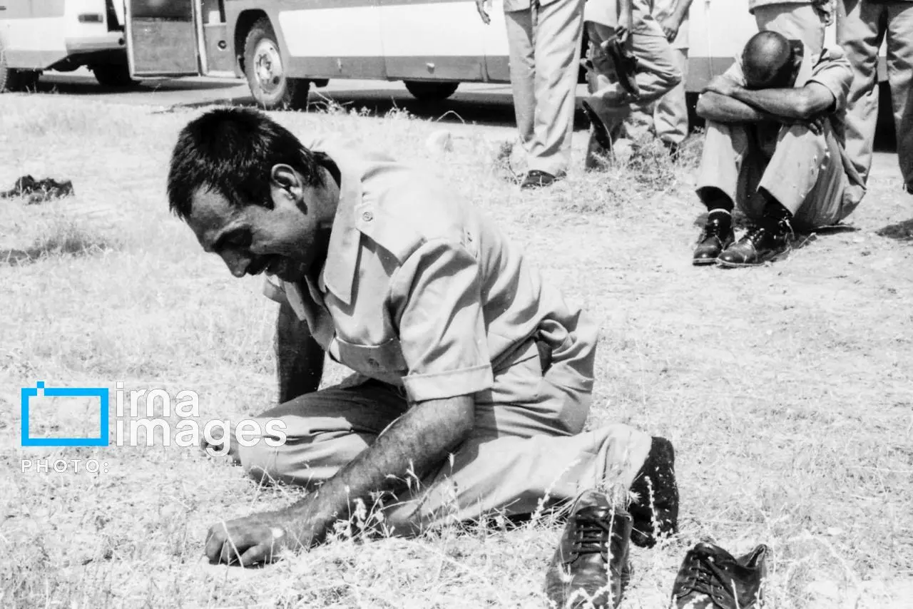 لحظه ورود آزادگان به ایران 