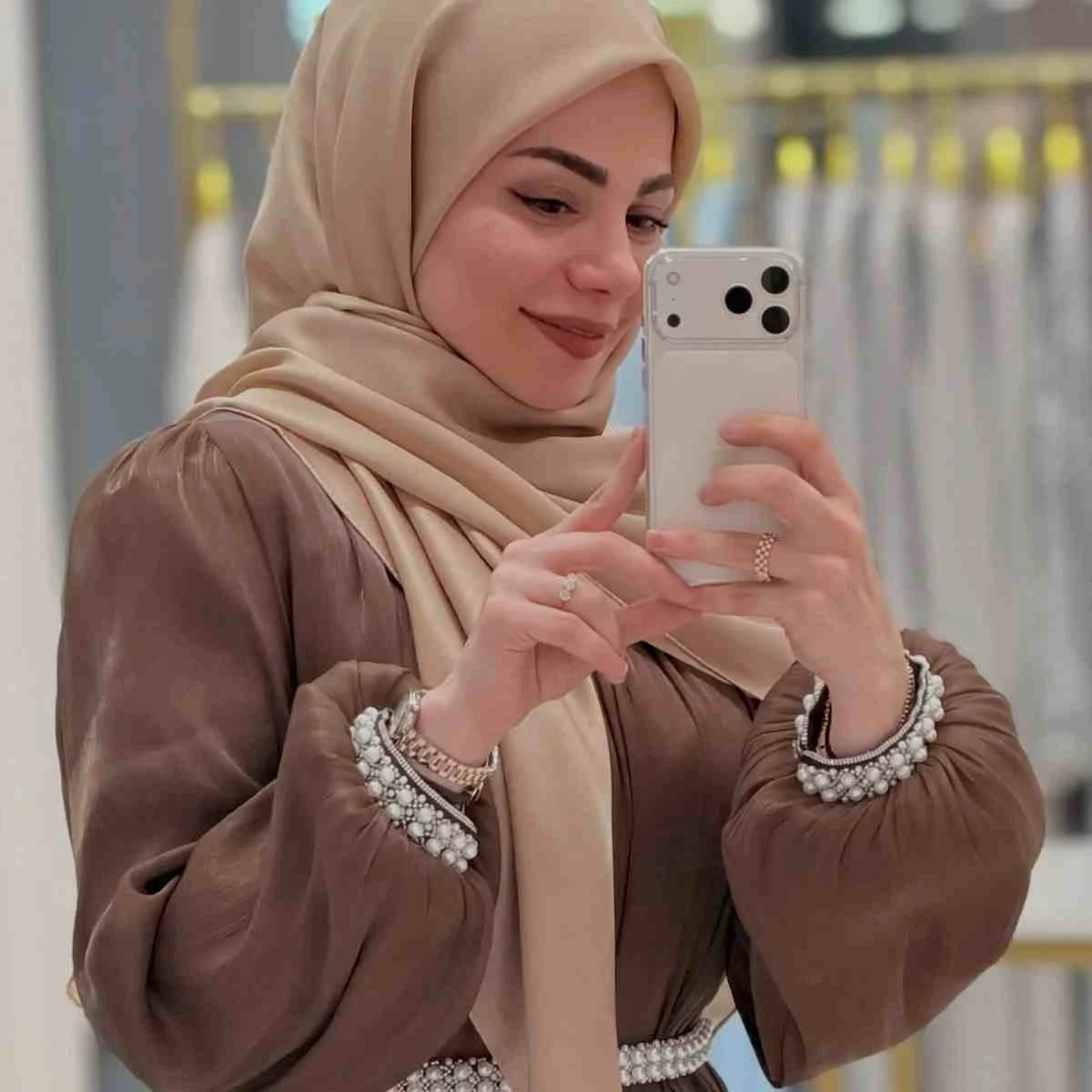 mahya-asnavandi-style-controversy-1