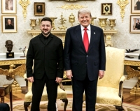 حرکت جنجالی ترامپ پس از دست دادن با زلنسکی +فیلم