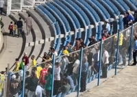 اعتراض تند هواداران نفت به بازیکنان و سرمربی/ پرسپولیس برنده شد، سکوی جنوبی شهرقدس ترکید!