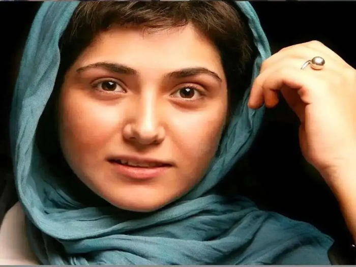 باران کوثری با ظاهری متفاوت در کنار هوادارانش / عکس جدید