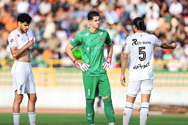 رقص ارقام مقابل اسم پرسپولیس در شهربابک؛ رنگ سرخ در لباس سفید