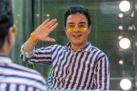 دیدار سرزده عموپورنگ از دخترخاله‌اش؛ رونمایی از خواهرزاده ننه نقلی+ تصویر